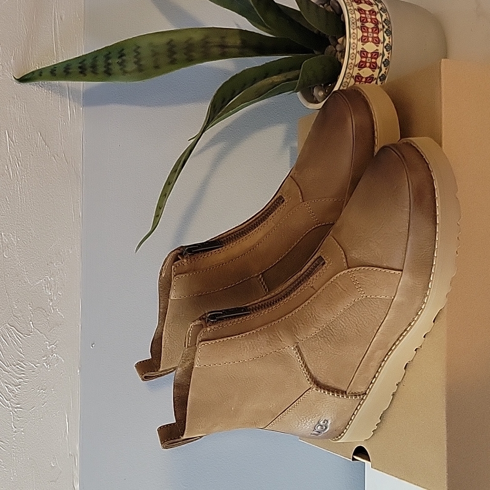 Ugg Zipper Boots